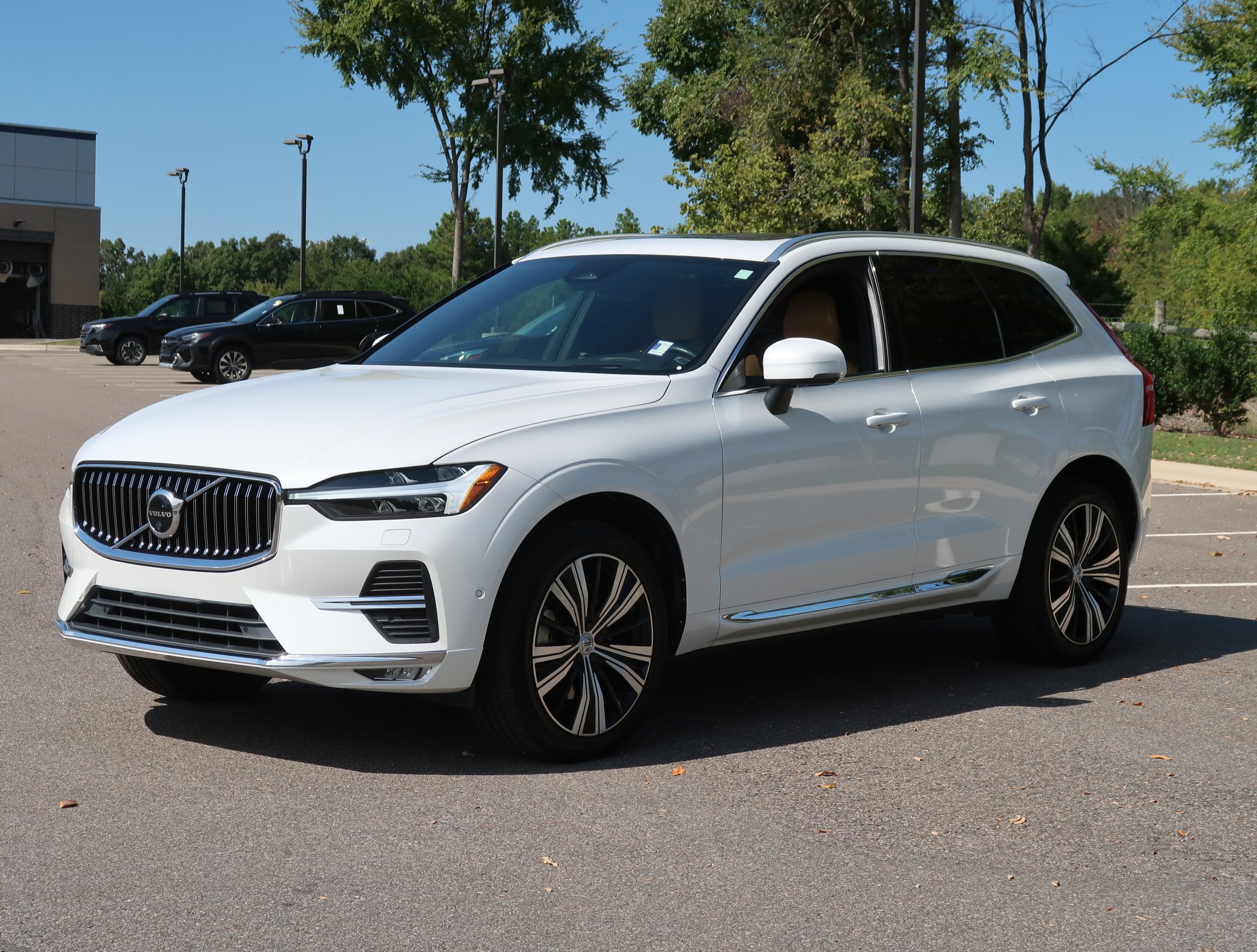 Used 2022 Volvo XC60 B6 Inscription w/ Advanced Package AWD/4WD image 3