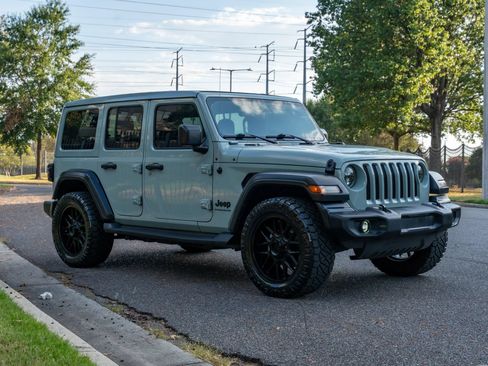 Used 2023 Jeep Wrangler Unlimited Sport w/ Sun And Sound Package AWD/4WD image 4