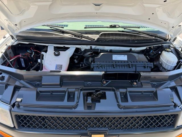 Used 2020 Chevrolet Express 3500 RWD image 16