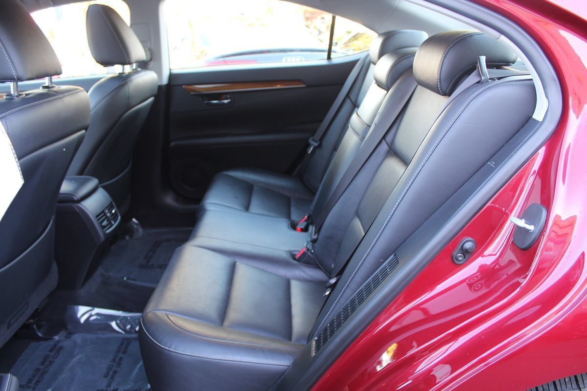 Used 2015 Lexus ES 300h w/ Navigation System Package FWD image 25