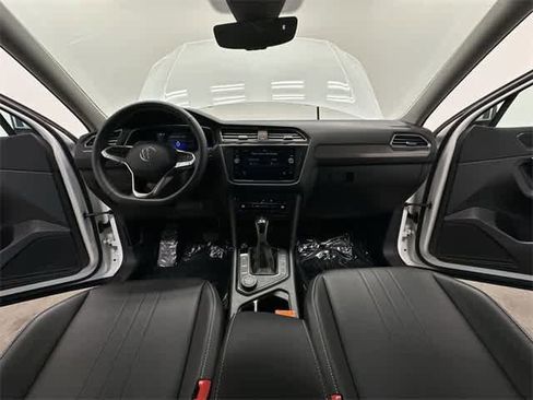Certified 2022 Volkswagen Tiguan SE image 20