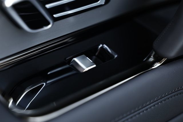 New 2027 Land Rover Range Rover Sport SE AWD/4WD image 29
