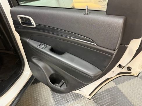 Used 2021 Jeep Grand Cherokee Limited image 41