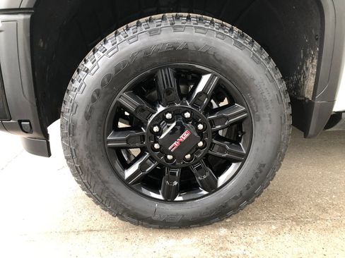 Used 2025 GMC Sierra 3500 AT4 w/ AT4 Premium Plus Package AWD/4WD image 4
