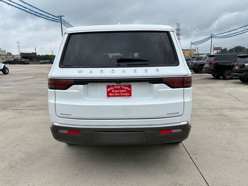 Used 2022 Jeep Wagoneer Series III w/ Flexible Seating Group AWD/4WD image 6