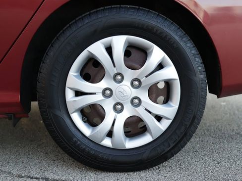 Used 2010 Hyundai Elantra GLS image 32