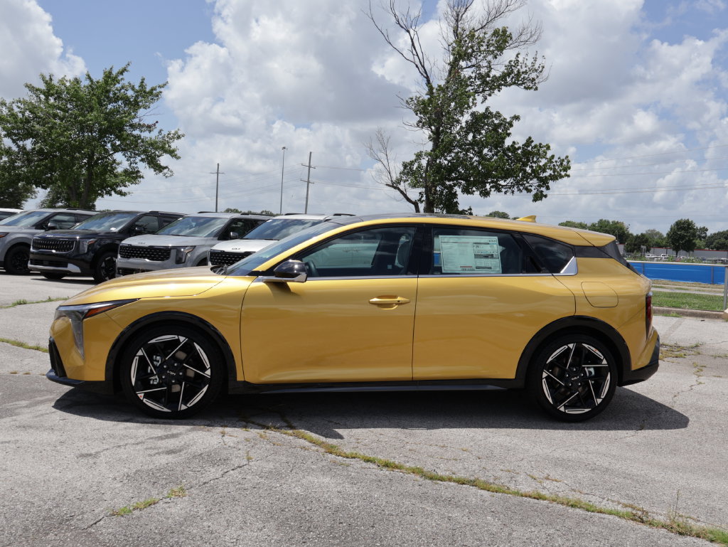 New 2026 Kia K4 GT-Line w/ GT-Line Premium Package FWD image 4