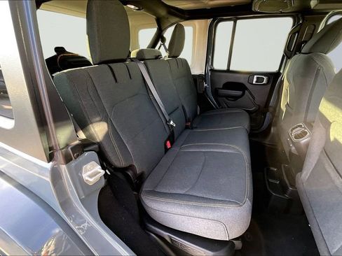 Used 2024 Jeep Wrangler Unlimited image 28