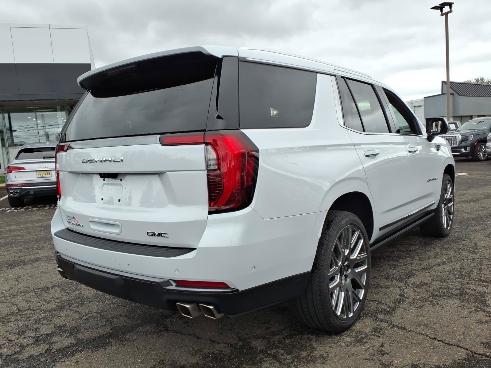 Used 2026 GMC Yukon Denali Ultimate AWD/4WD image 3