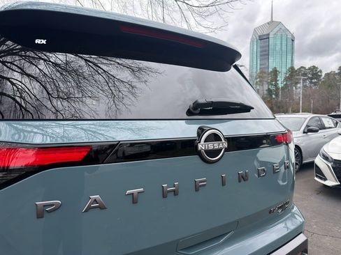 New 2026 Nissan Pathfinder Platinum image 14