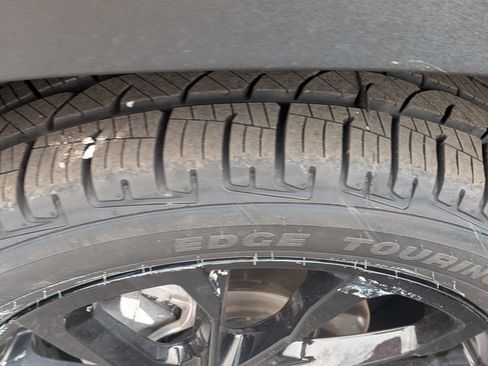 Used 2023 GMC Terrain SLT w/ Infotainment Package II image 13