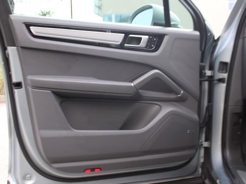 Used 2021 Porsche Cayenne S image 17