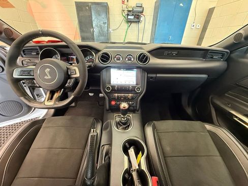 Used 2016 Ford Mustang Shelby GT350 w/ Technology Package RWD image 27