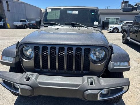 Used 2022 Jeep Gladiator Sport AWD/4WD image 2