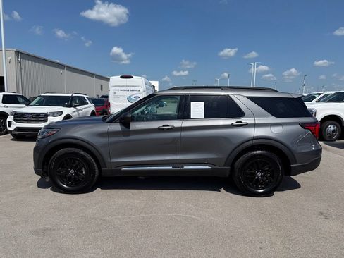 Used 2025 Ford Explorer Active AWD/4WD image 36