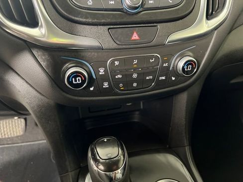 Used 2021 Chevrolet Equinox LT FWD image 18