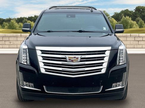Used 2020 Cadillac Escalade Platinum image 3