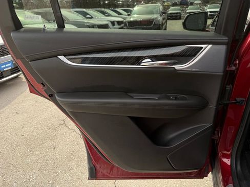 Used 2023 Cadillac XT6 Premium Luxury image 8