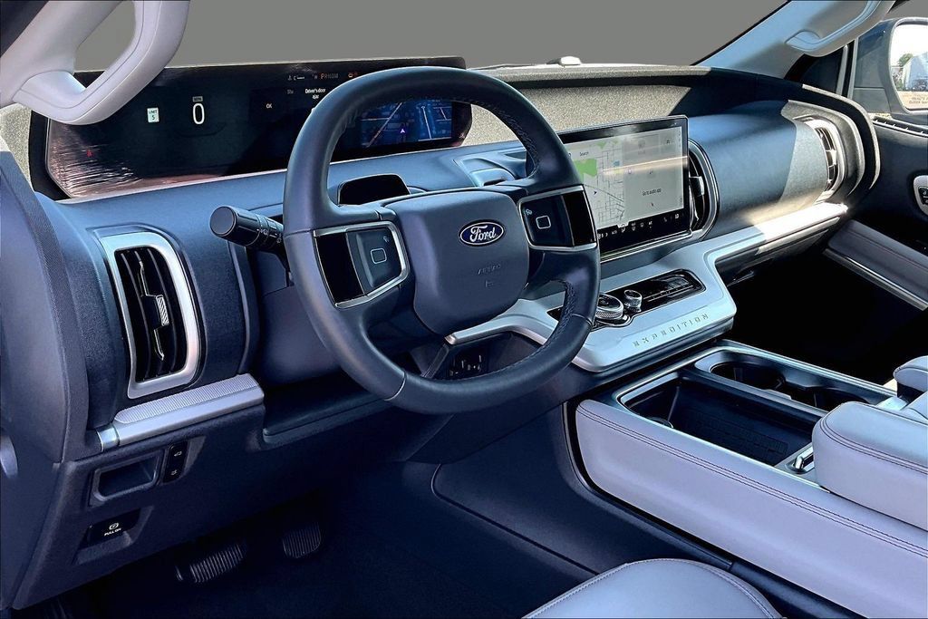 Used 2025 Ford Expedition Active RWD image 7
