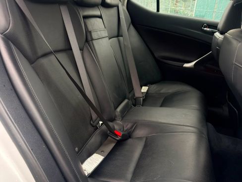 Used 2006 Lexus IS 250 w/ Premium Pkg RWD image 12