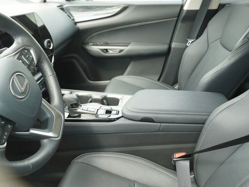 Used 2025 Lexus NX 250 FWD w/ Towing Package (2000 Lbs) image 9