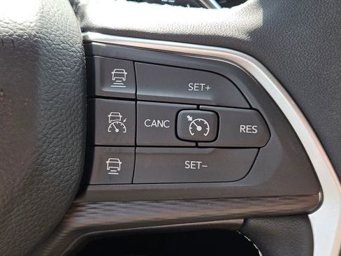 New 2025 Jeep Grand Cherokee Laredo RWD image 22