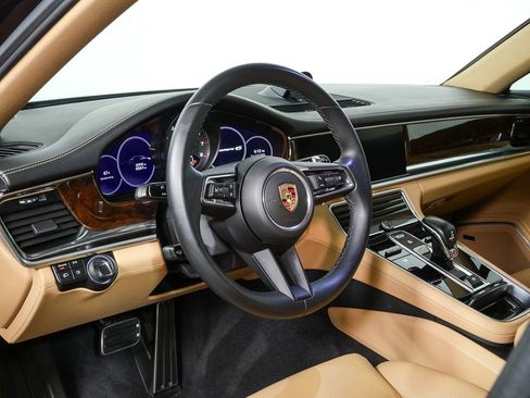 Used 2023 Porsche Panamera 4S w/ Premium Package image 4
