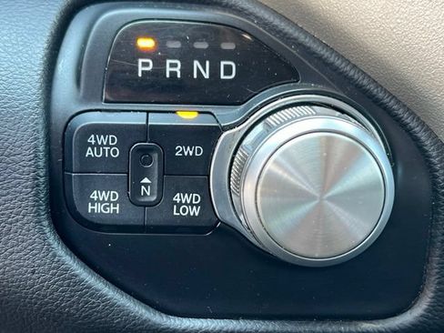 Used 2019 RAM 1500 Laramie AWD/4WD image 9