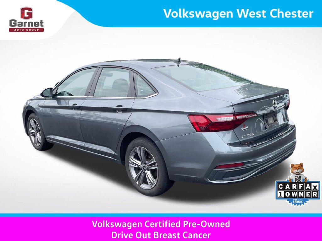 Certified 2024 Volkswagen Jetta SE w/ Panoramic Sunroof Package FWD image 3