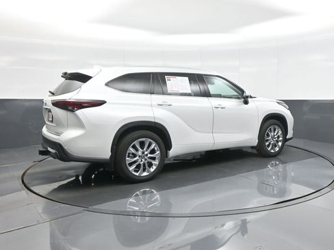 Used 2025 Toyota Highlander Limited AWD/4WD image 9