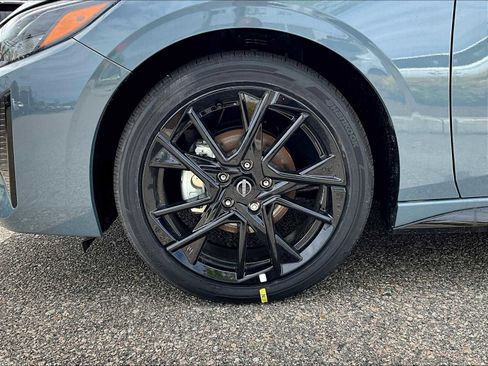 New 2025 Nissan Sentra SR w/ Midnight Edition image 8