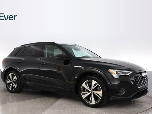 Used 2024 Audi Q8 e-tron Premium AWD/4WD image 14
