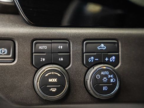 Used 2024 Chevrolet Silverado 1500 LT Trail Boss w/ Convenience Package II AWD/4WD image 46