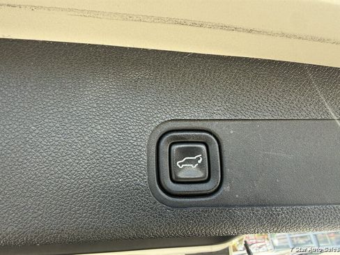 Used 2013 Cadillac Escalade Premium AWD/4WD image 25