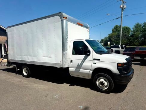 Used 2009 Ford E-350 and Econoline 350 Super Duty RWD image 9