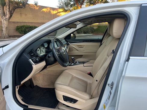 Used 2011 BMW 528i Sedan image 9