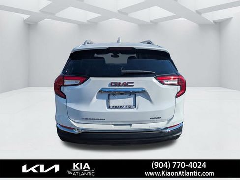 Used 2024 GMC Terrain SLT AWD/4WD image 4