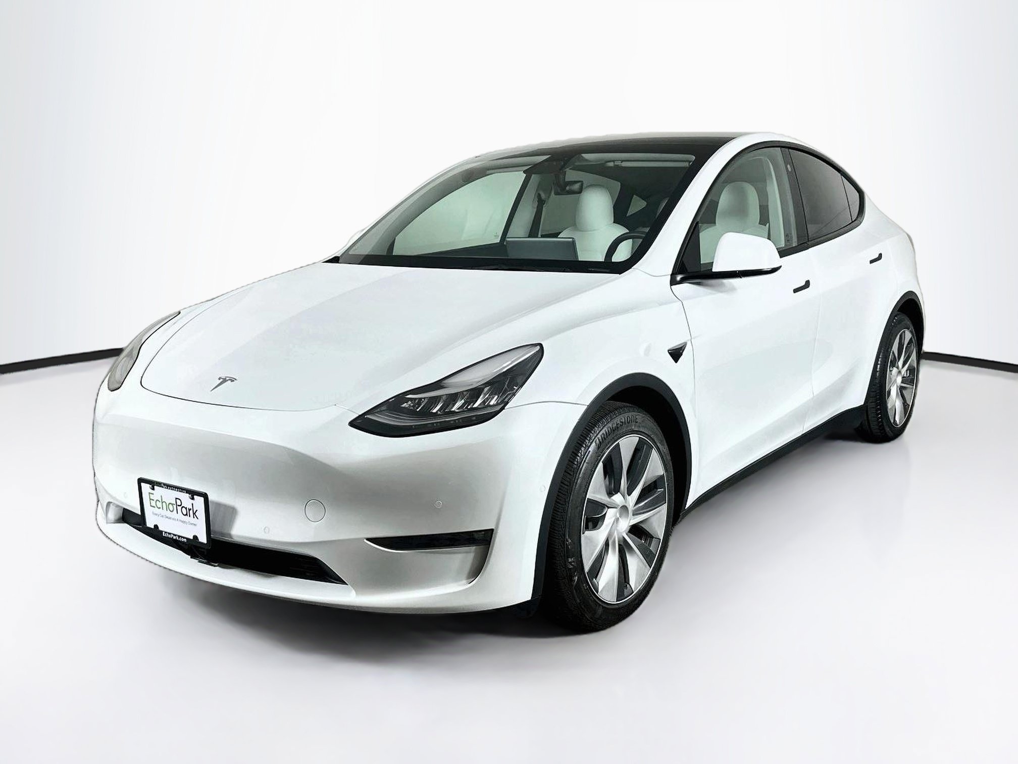 Used 2022 Tesla Model Y Long Range AWD/4WD image 3