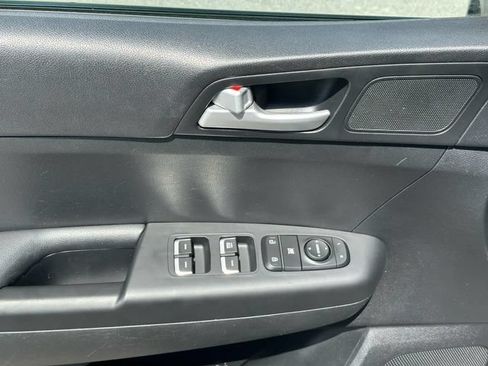 Used 2018 Kia Sportage LX AWD/4WD image 19