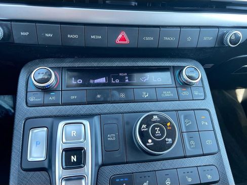 Used 2023 Hyundai Palisade Limited AWD/4WD image 16