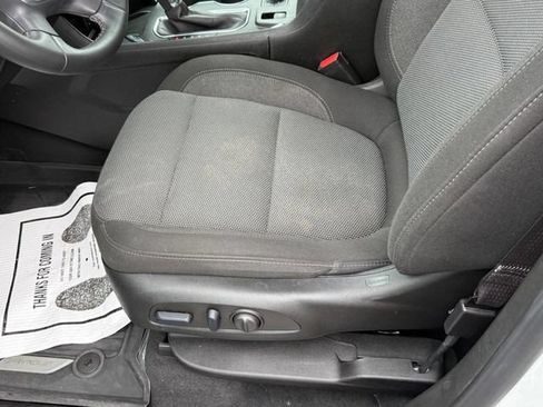 Used 2023 Chevrolet Traverse LT FWD image 18