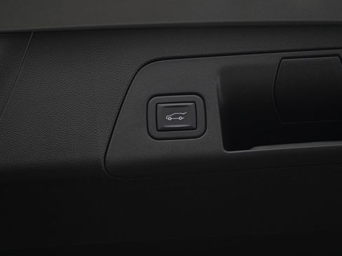 Used 2023 Buick Envision Essence w/ Sport Touring Package AWD/4WD image 19
