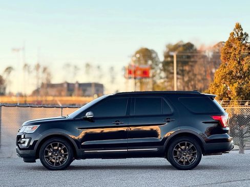 Used 2017 Ford Explorer XLT w/ Equipment Group 202A image 8