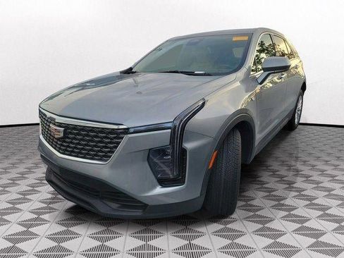 Used 2024 Cadillac XT4 Luxury w/ Cold Weather Package FWD image 2