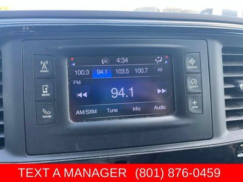Used 2017 Chrysler Pacifica Touring FWD image 17