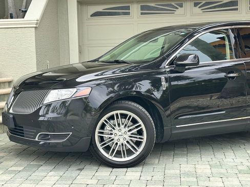 Used 2015 Lincoln MKT AWD w/ Equipment Group 201A image 2