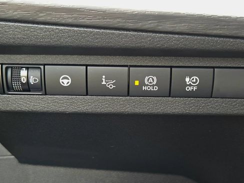 Used 2024 Nissan Ariya AWD image 29