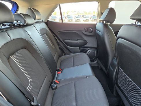 Used 2023 Hyundai Venue Limited image 22