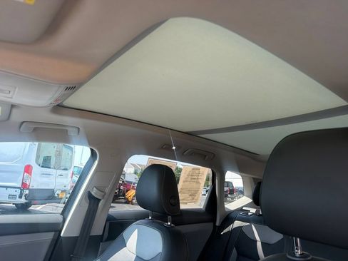 Used 2022 Volkswagen Taos SEL w/ Panoramic Sunroof Package AWD/4WD image 30