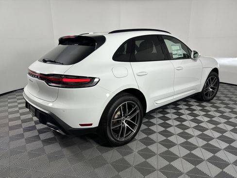 Certified 2025 Porsche Macan image 7